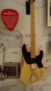 Precision Bass 1951- Music Kolor visita fábrica da Fender em Corona
