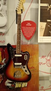 Jaguar 1962- Music Kolor visita fábrica da Fender em Corona